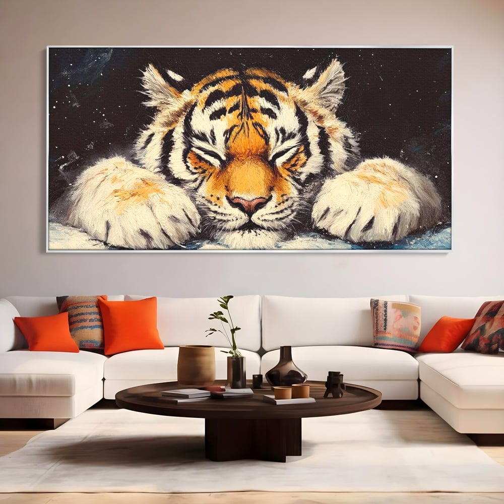 Tablou canvas cu tablou canvas cu pui de tigru dormind, in rama de aluminiu argintiu, pe perete intr-un living